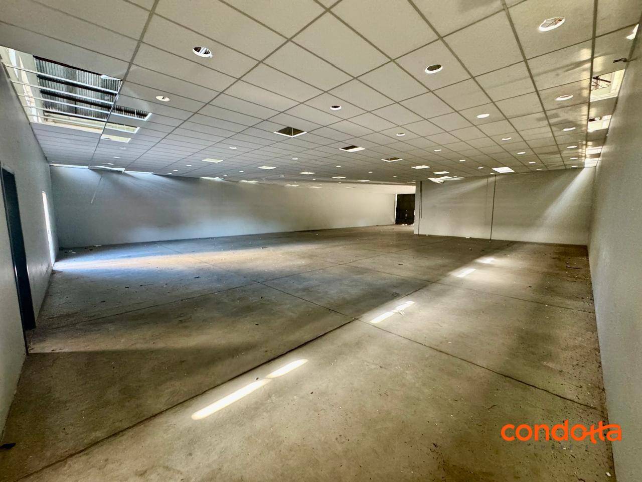 Prédio Inteiro para alugar, 678m² - Foto 2