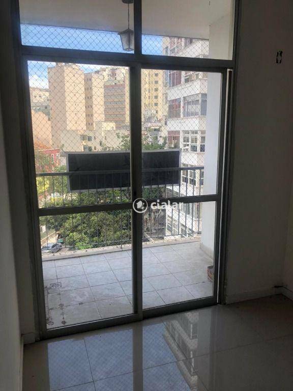 Apartamento à venda com 2 quartos, 64m² - Foto 3