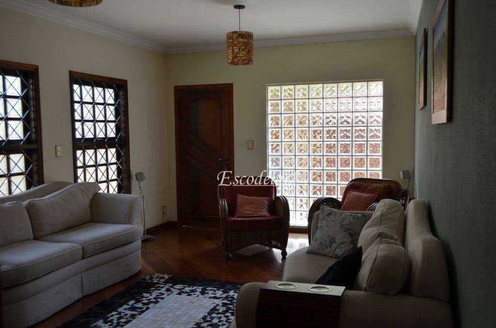 Sobrado à venda com 3 quartos, 200m² - Foto 2