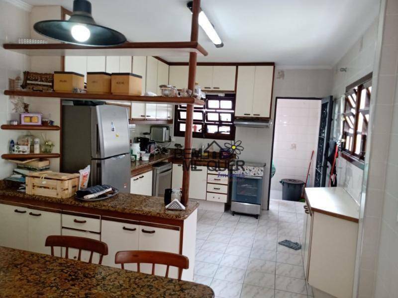 Sobrado à venda com 3 quartos, 210m² - Foto 3