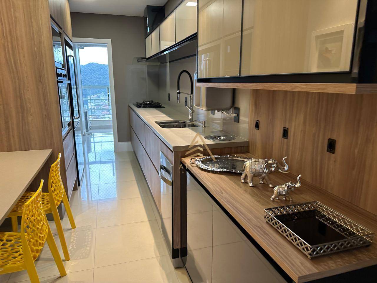 Apartamento à venda com 4 quartos, 133m² - Foto 9