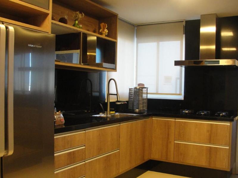 Apartamento à venda com 3 quartos, 215m² - Foto 3