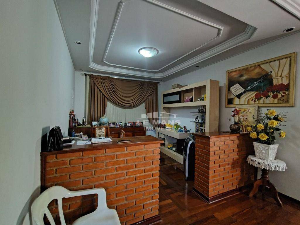 Casa à venda com 6 quartos, 296m² - Foto 2