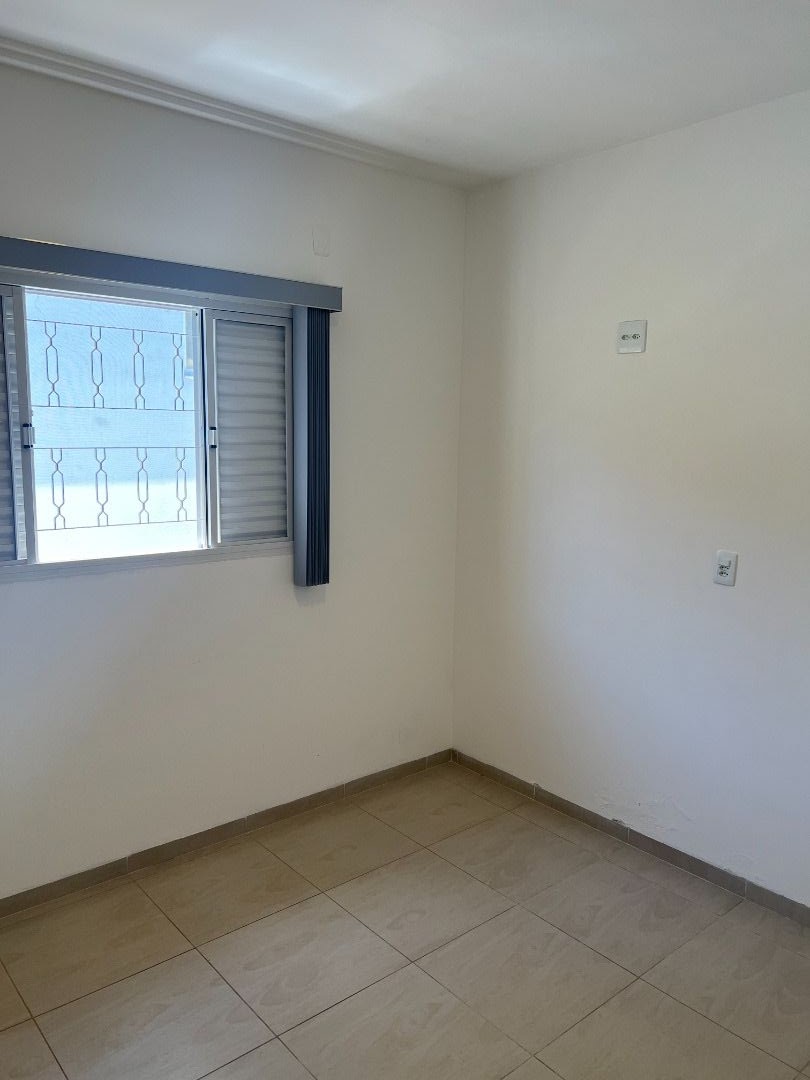 Casa para alugar com 3 quartos, 96m² - Foto 14