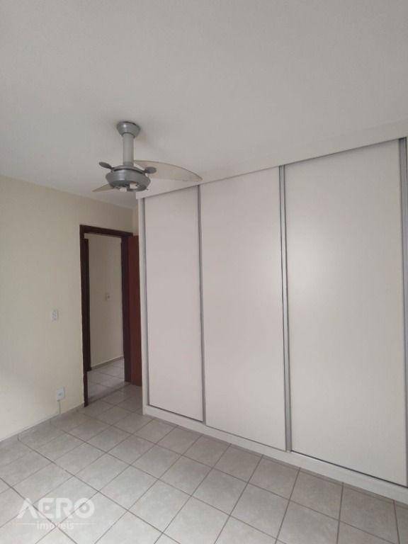 Apartamento à venda com 2 quartos, 55m² - Foto 3