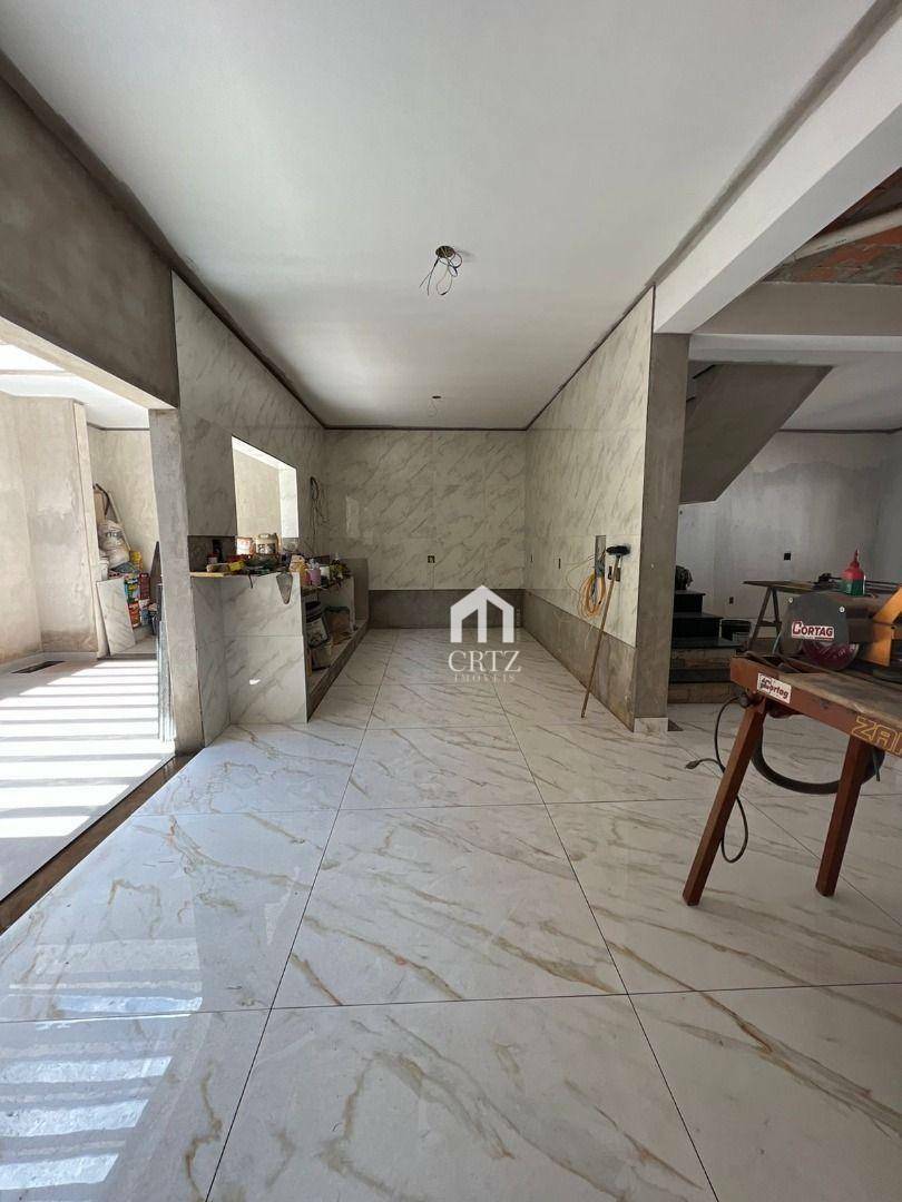 Casa à venda com 3 quartos, 160m² - Foto 3