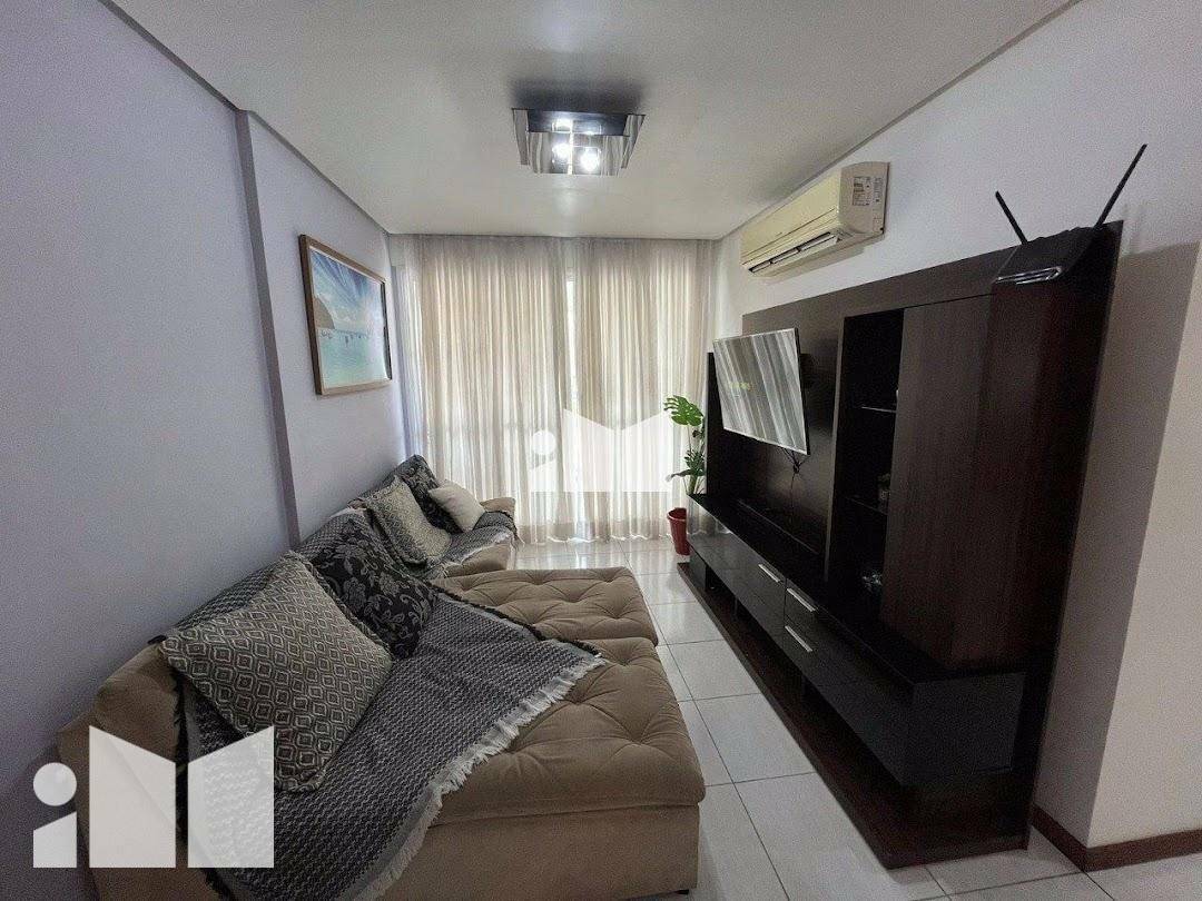 Apartamento à venda com 3 quartos, 110m² - Foto 2