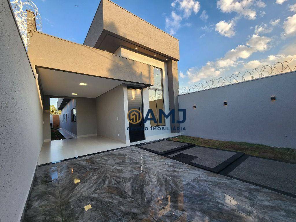 Casa à venda com 3 quartos, 121m² - Foto 1
