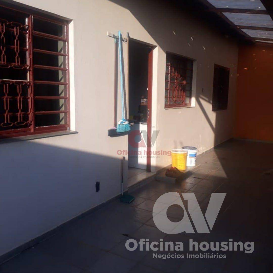 Casa à venda com 3 quartos, 195m² - Foto 1