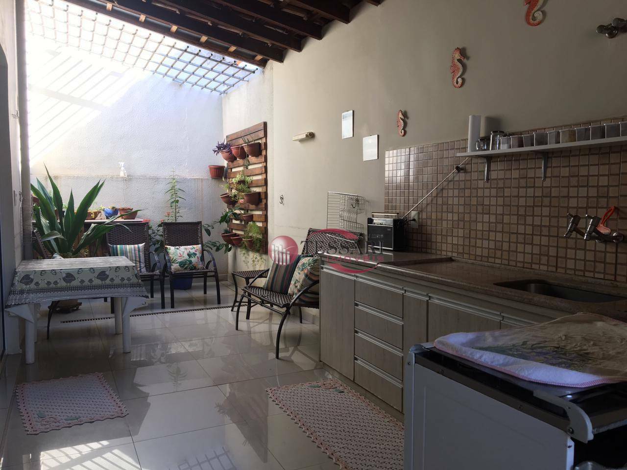 Casa à venda com 3 quartos, 234m² - Foto 11