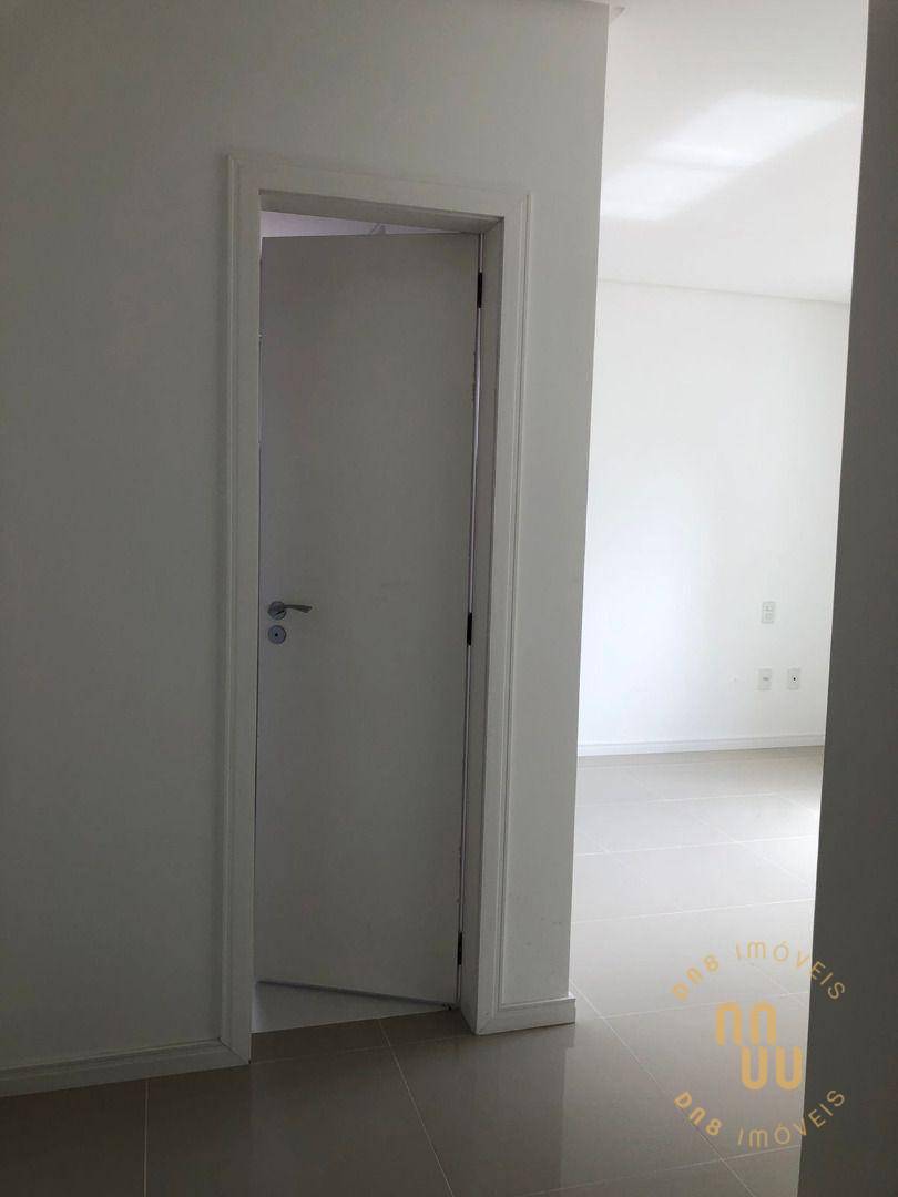 Apartamento à venda com 3 quartos, 150m² - Foto 8