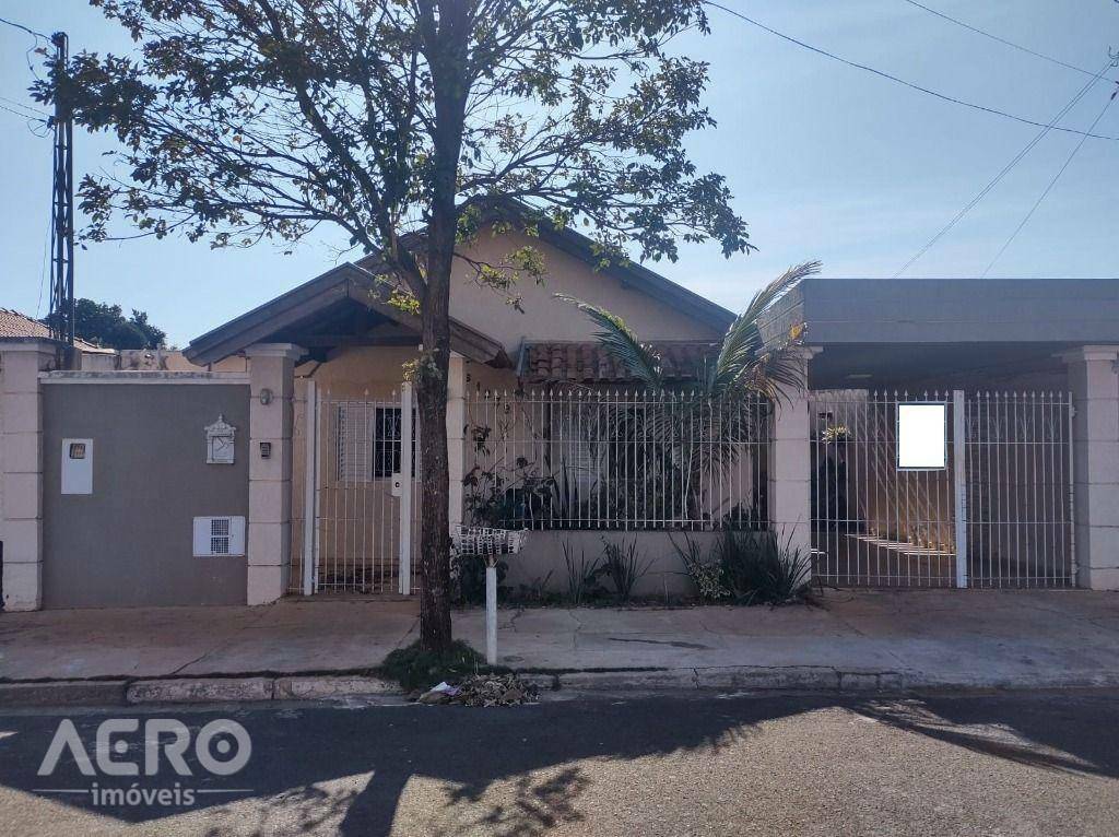 Casa à venda com 3 quartos, 119m² - Foto 1