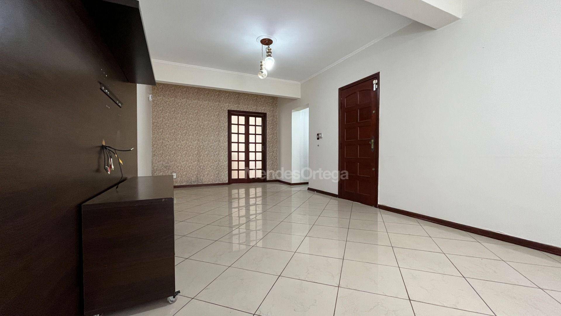 Casa à venda com 3 quartos, 208m² - Foto 9