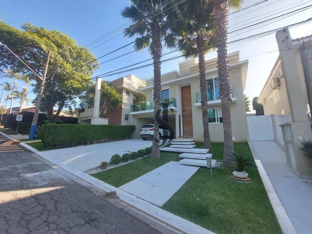 Casa à venda com 4 quartos, 226m² - Foto 1