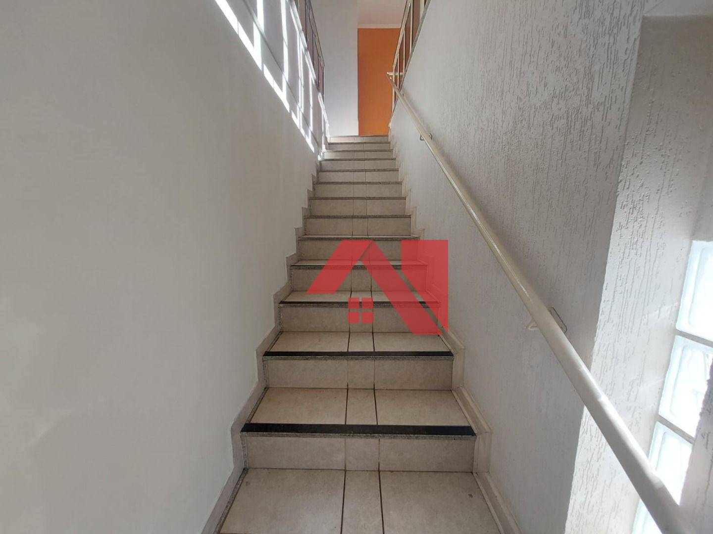 Casa para alugar com 5 quartos, 248m² - Foto 13