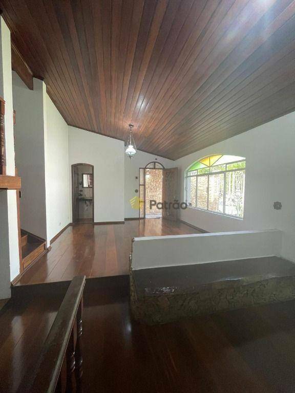 Sobrado à venda com 6 quartos, 327m² - Foto 5