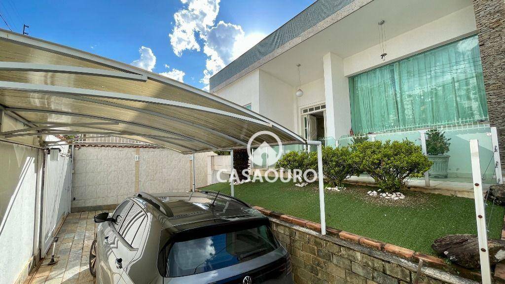 Casa à venda com 7 quartos, 400m² - Foto 2