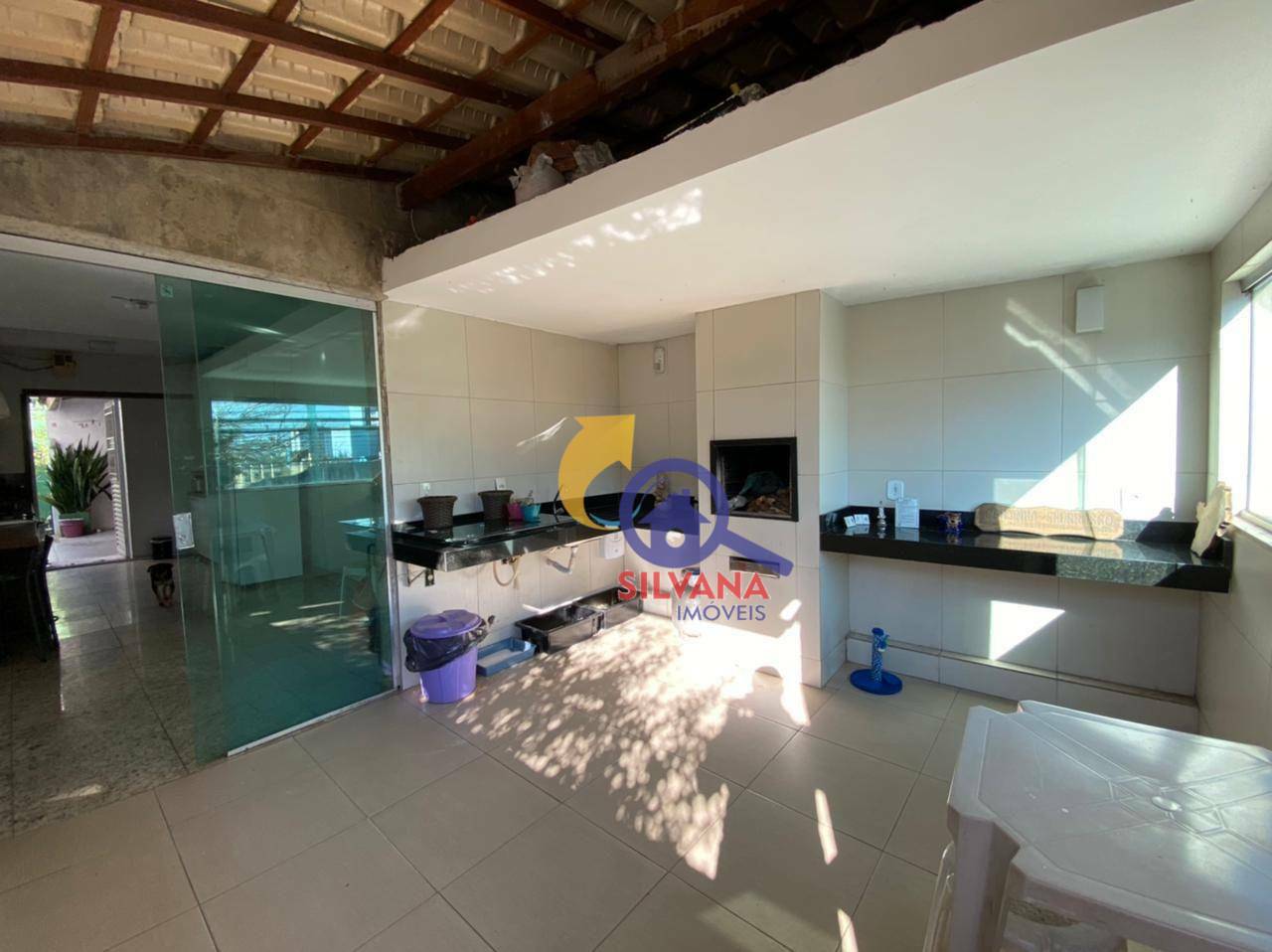 Casa à venda com 3 quartos, 455m² - Foto 1