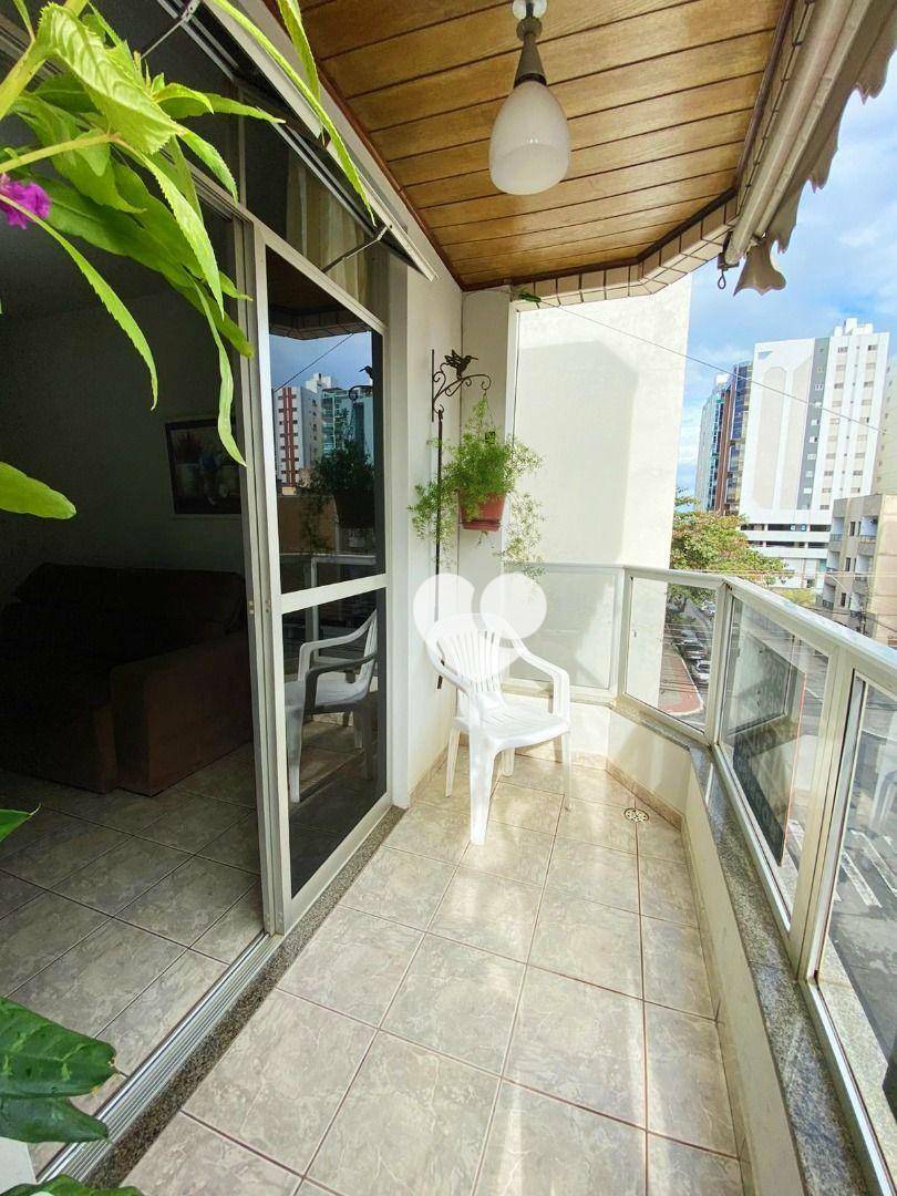 Apartamento à venda com 2 quartos, 100m² - Foto 1