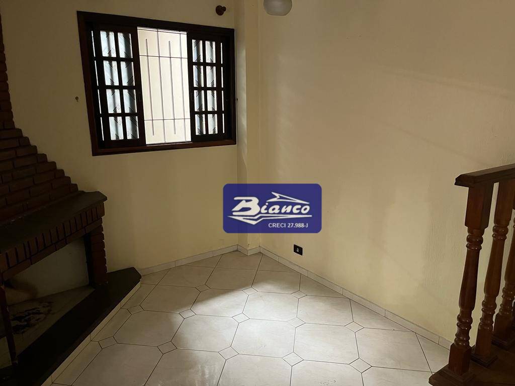 Sobrado à venda com 3 quartos, 232m² - Foto 2