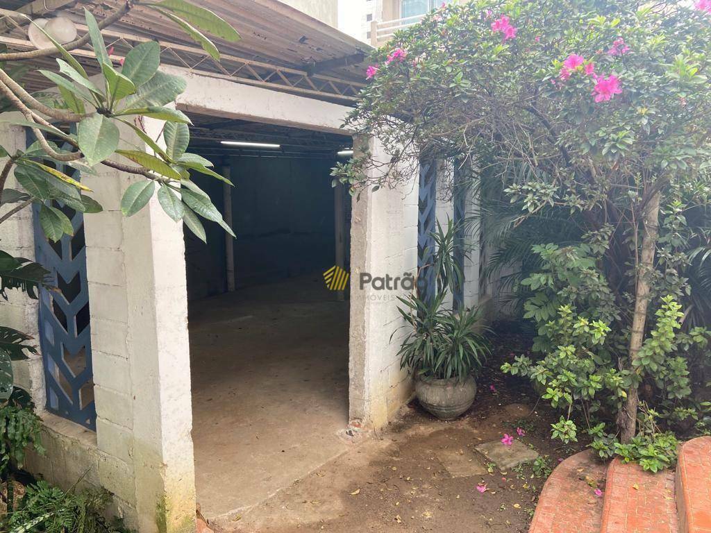 Sobrado à venda e aluguel com 4 quartos, 300m² - Foto 21