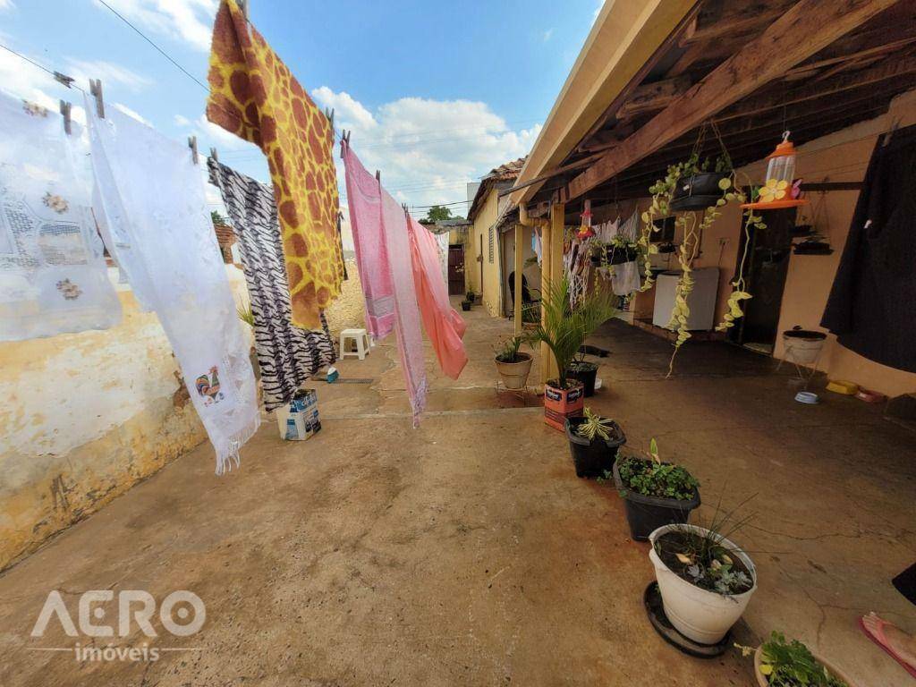 Casa à venda com 3 quartos, 200m² - Foto 2