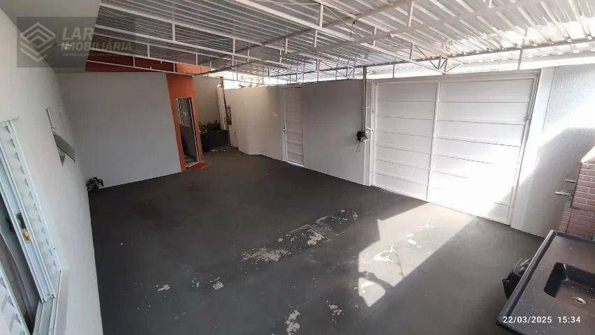 Casa à venda com 2 quartos, 70m² - Foto 3