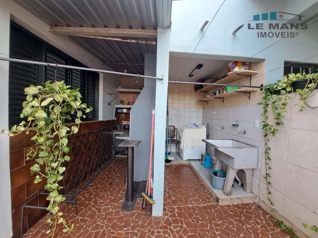 Casa à venda com 4 quartos, 250m² - Foto 18