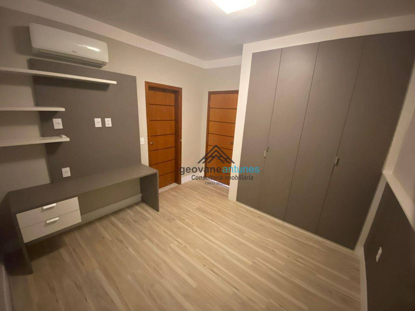 Casa de Condomínio para alugar com 4 quartos, 250m² - Foto 11