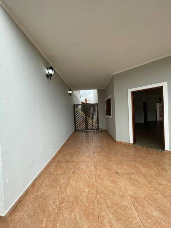 Casa à venda com 4 quartos, 294m² - Foto 2