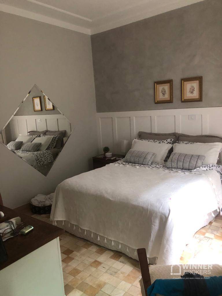 Casa à venda com 4 quartos, 220m² - Foto 11