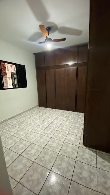 Casa para alugar com 2 quartos, 140m² - Foto 18