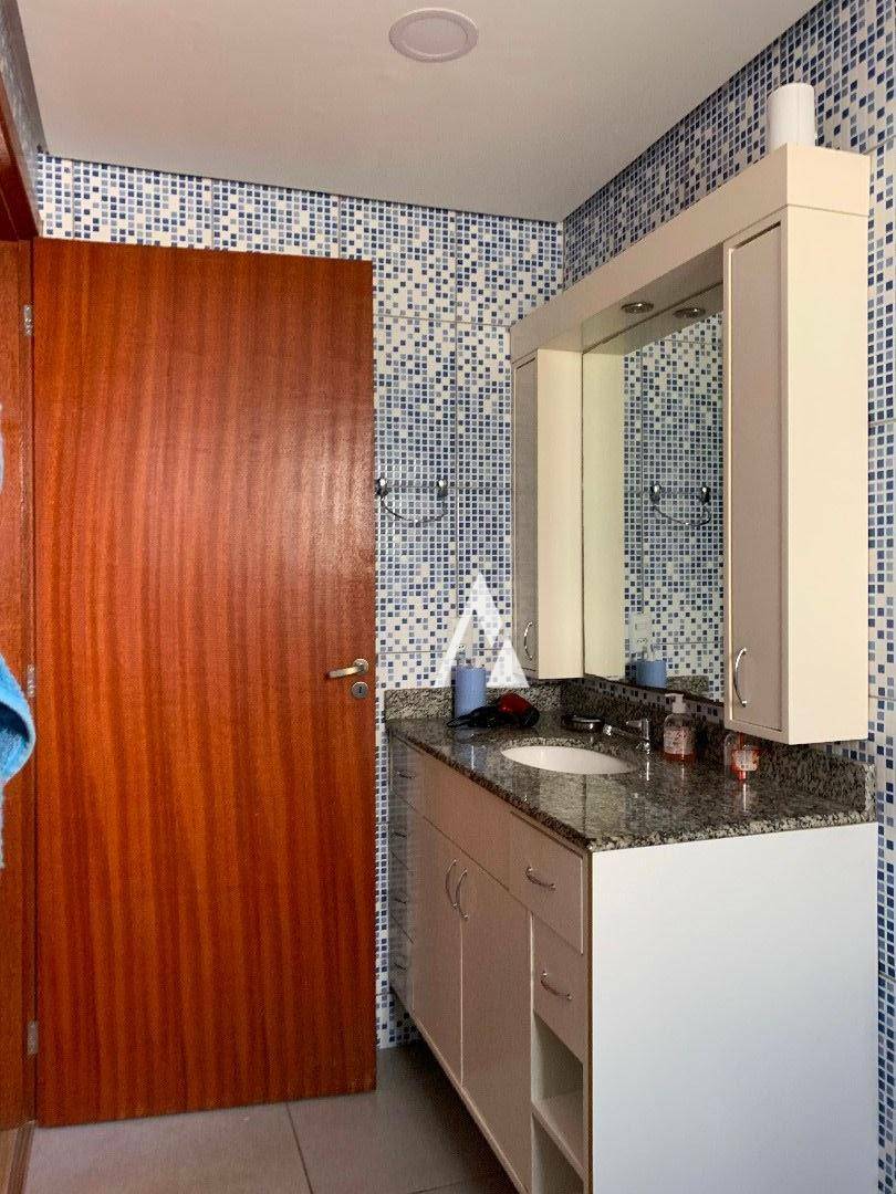 Casa à venda com 4 quartos, 200m² - Foto 30