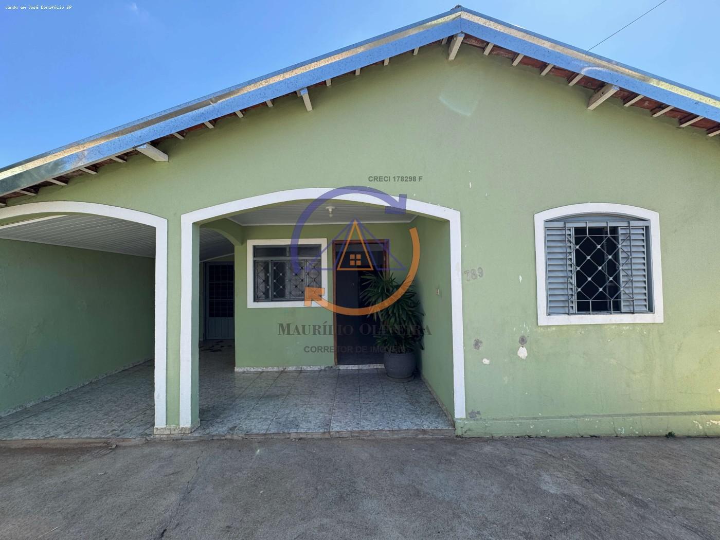 Casa à venda com 3 quartos, 206m² - Foto 1