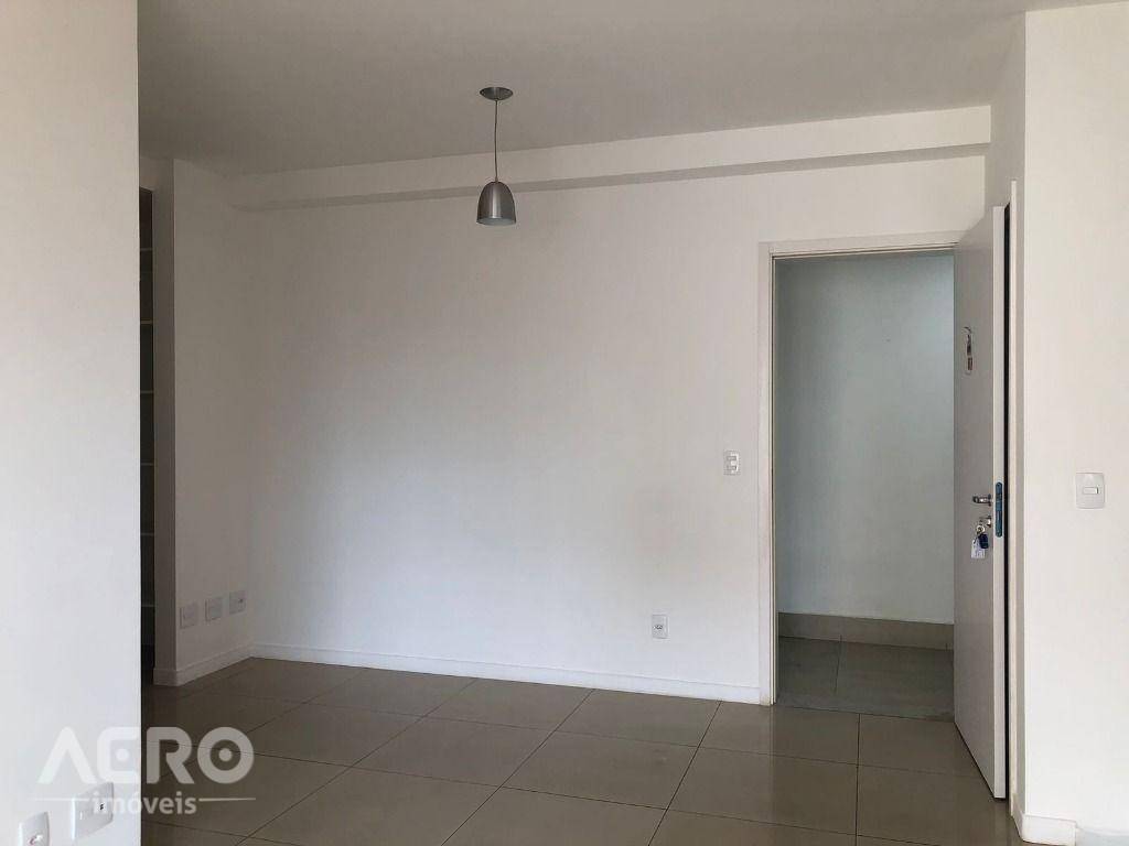 Apartamento à venda com 2 quartos, 62m² - Foto 1