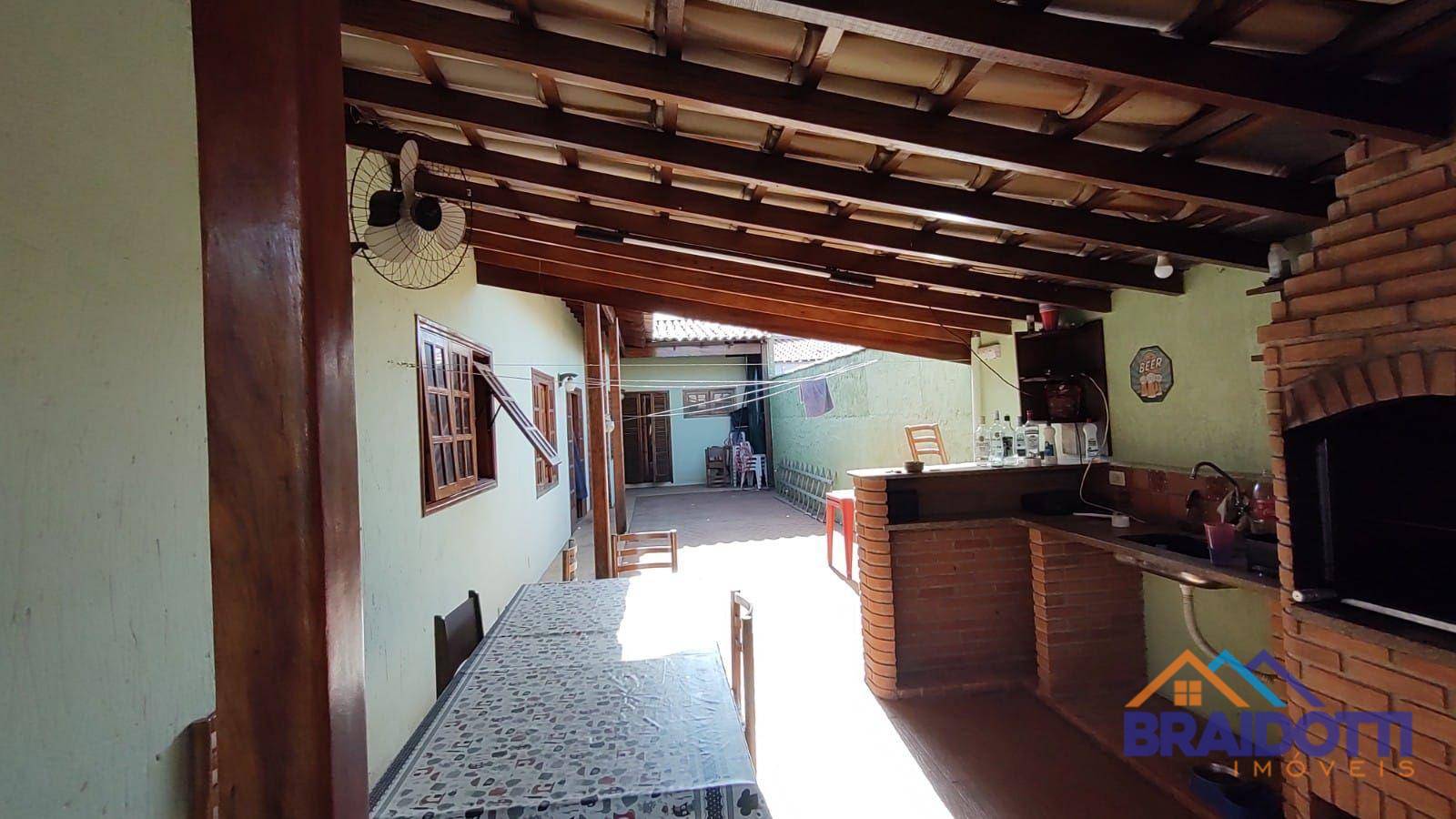 Casa à venda com 2 quartos, 105m² - Foto 1