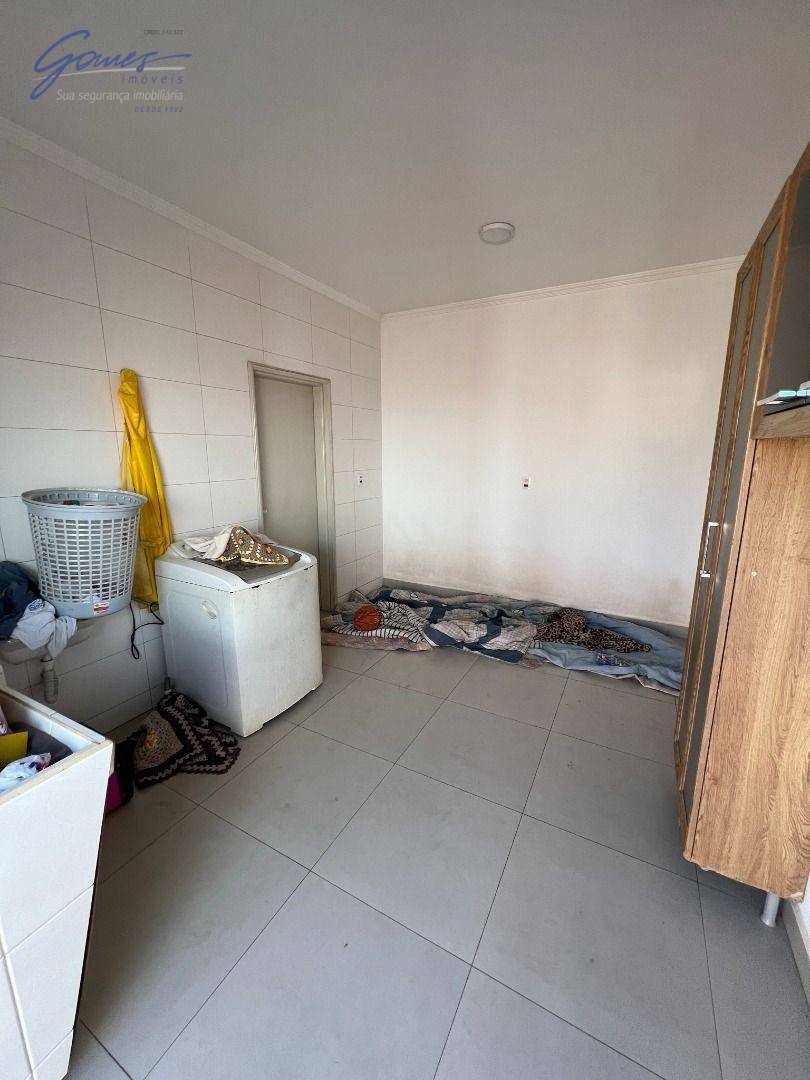 Casa à venda com 3 quartos, 314m² - Foto 15