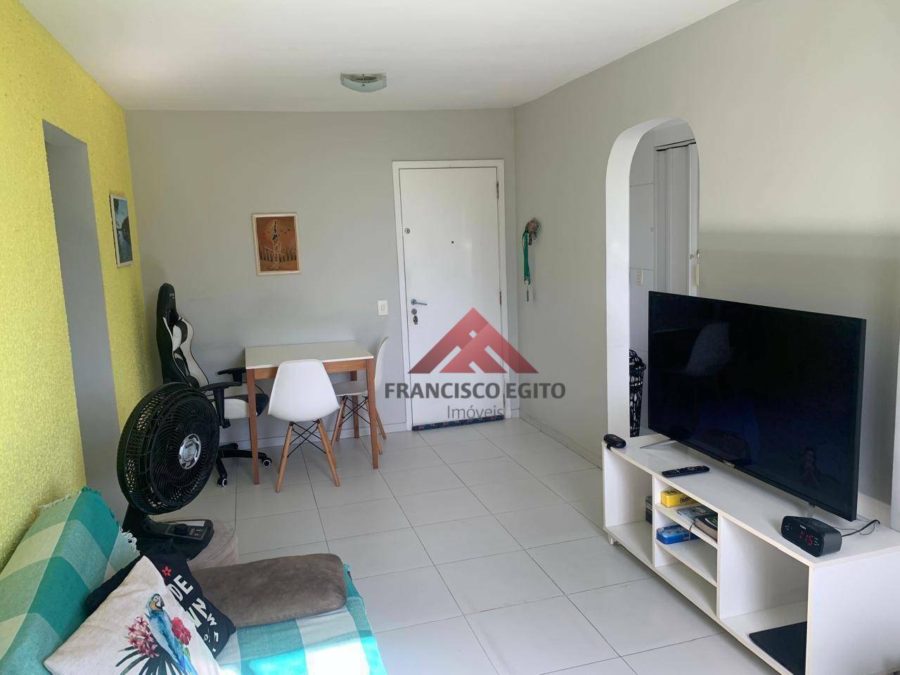 Apartamento à venda com 2 quartos, 62m² - Foto 1