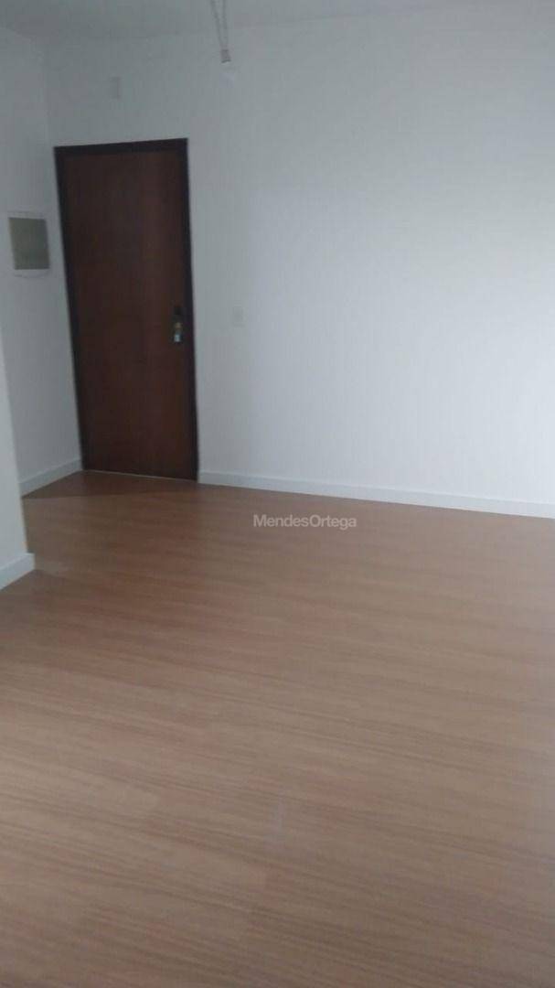 Apartamento à venda com 2 quartos, 67m² - Foto 4