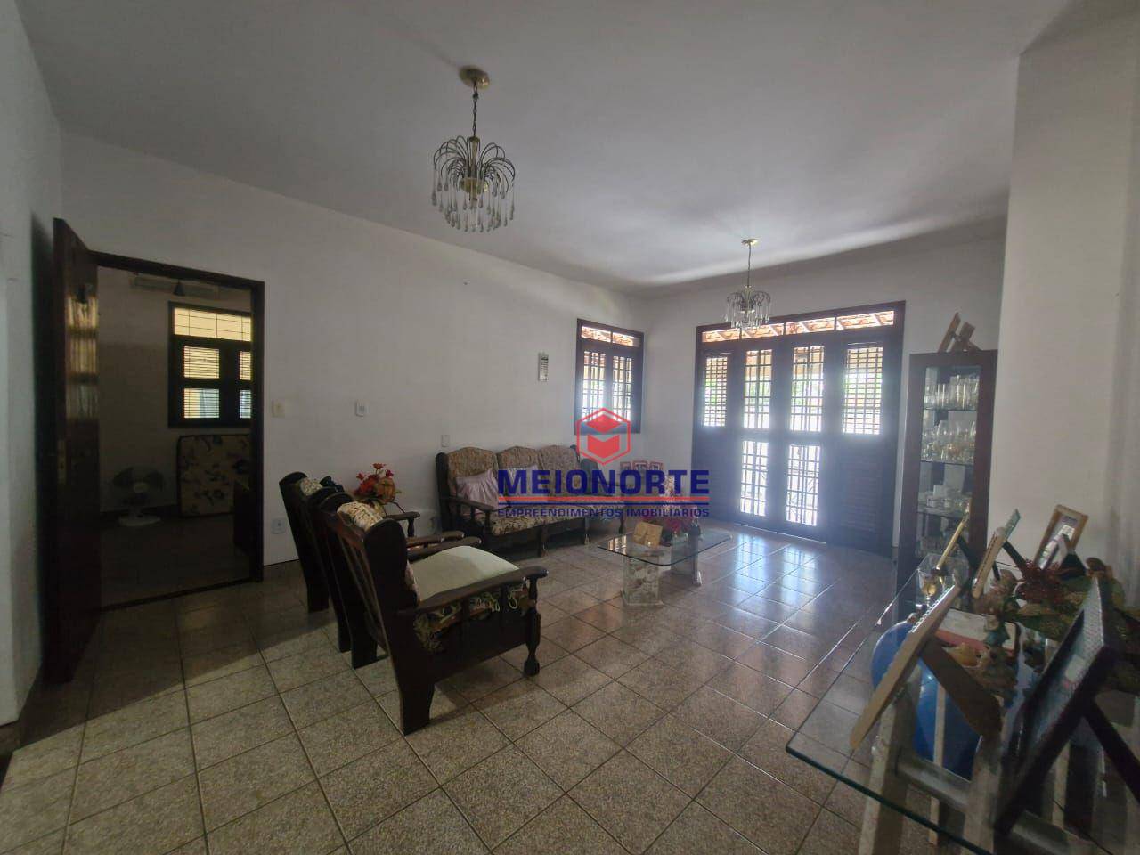 Casa à venda com 3 quartos, 200m² - Foto 2