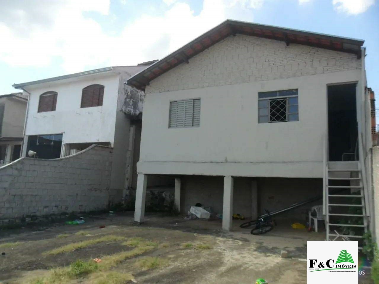 Casa à venda com 3 quartos, 250m² - Foto 2