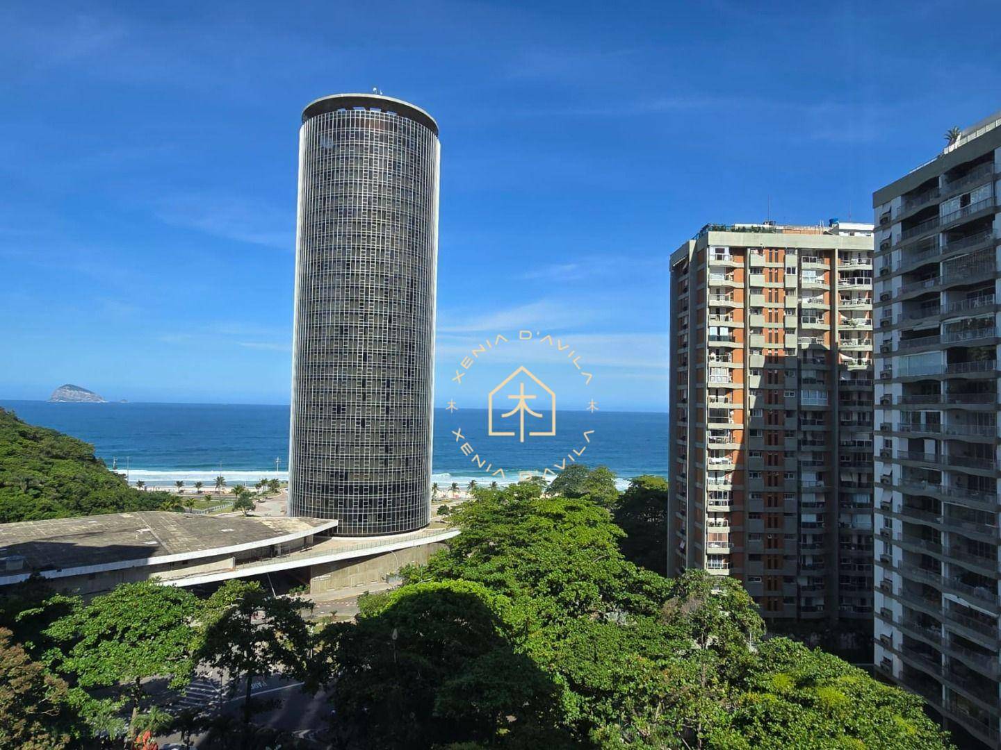 Apartamento à venda com 4 quartos, 300m² - Foto 2