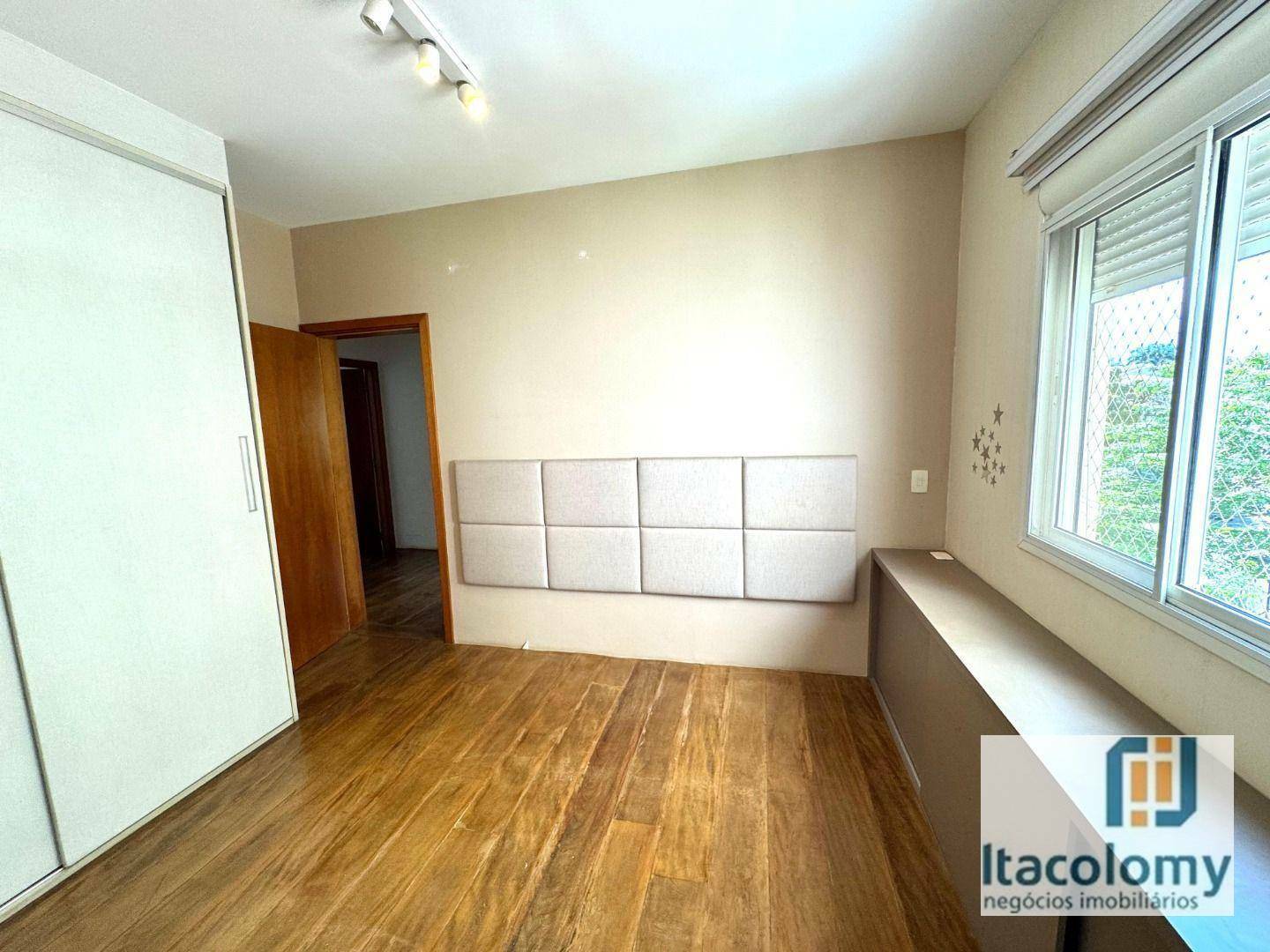 Apartamento para alugar com 3 quartos, 201m² - Foto 13