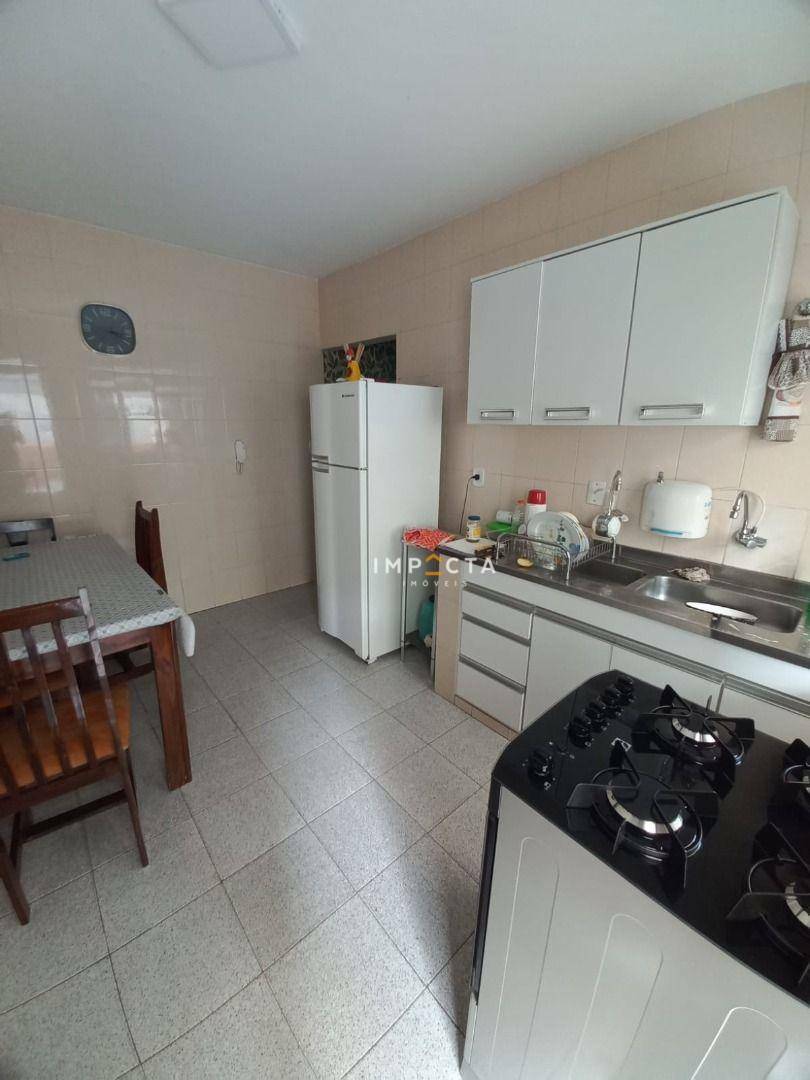 Casa à venda com 4 quartos, 159m² - Foto 3