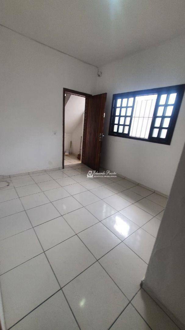 Casa para alugar com 2 quartos, 175m² - Foto 2