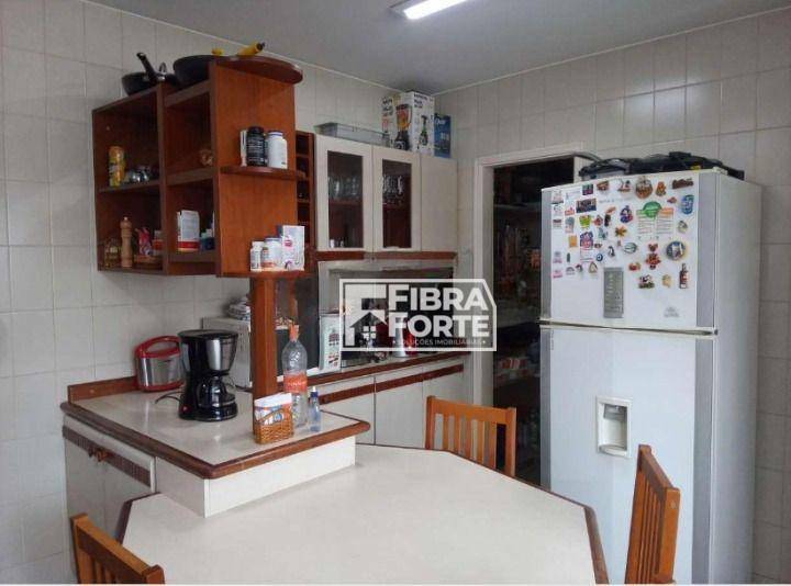 Apartamento à venda com 3 quartos, 199m² - Foto 13