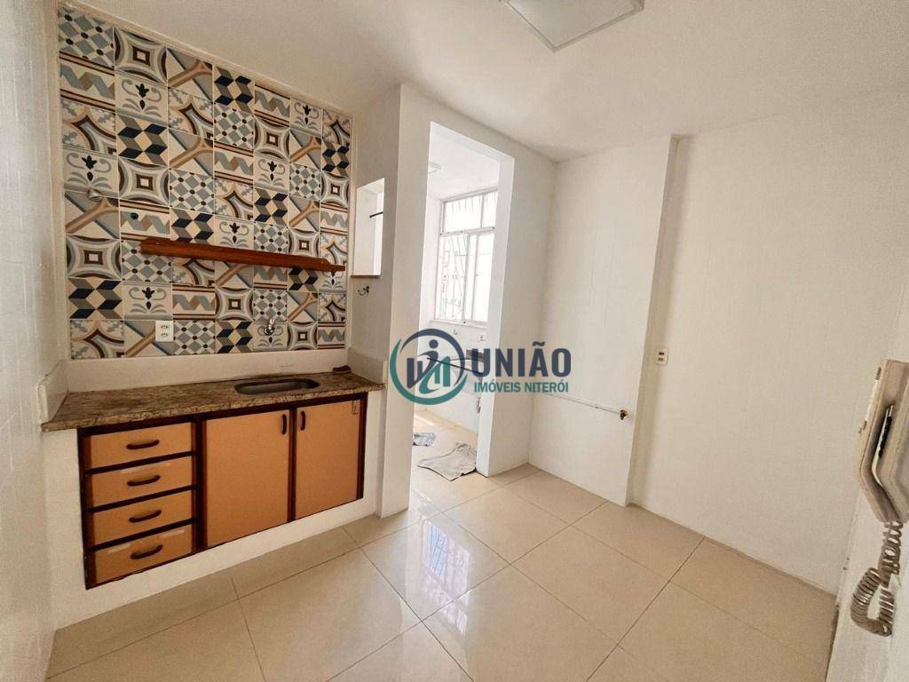 Apartamento à venda com 2 quartos, 70m² - Foto 17