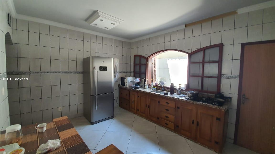 Casa à venda com 4 quartos, 65m² - Foto 5