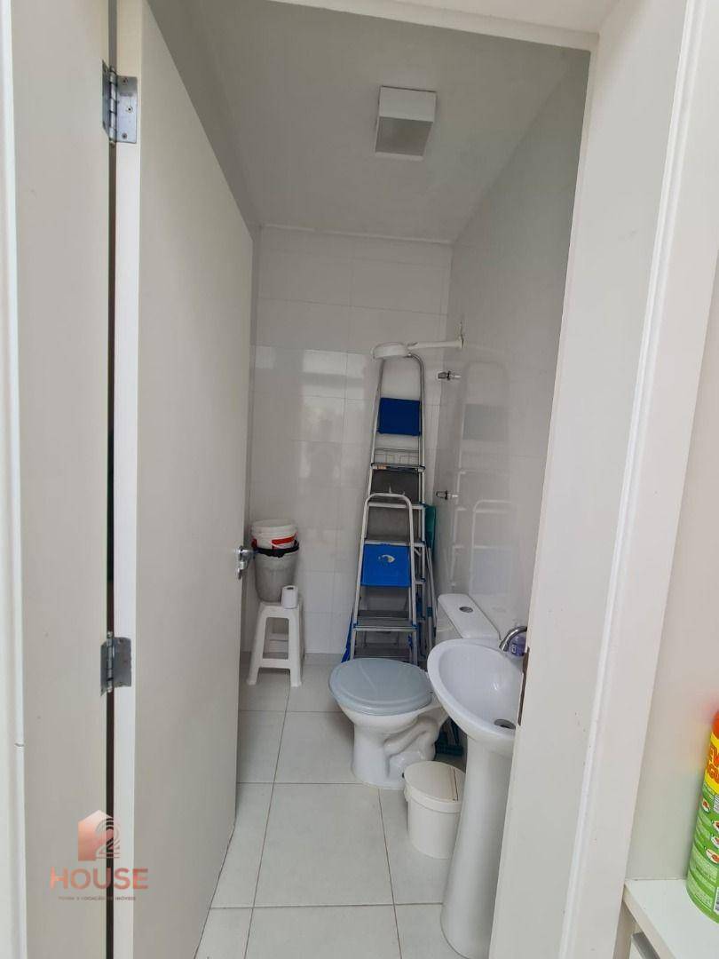 Casa de Condomínio à venda e aluguel com 3 quartos, 350m² - Foto 28