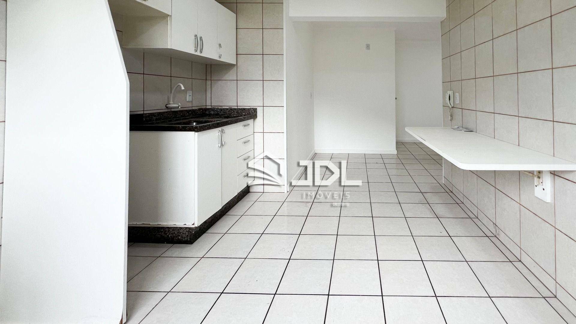 Apartamento à venda com 2 quartos, 82m² - Foto 3